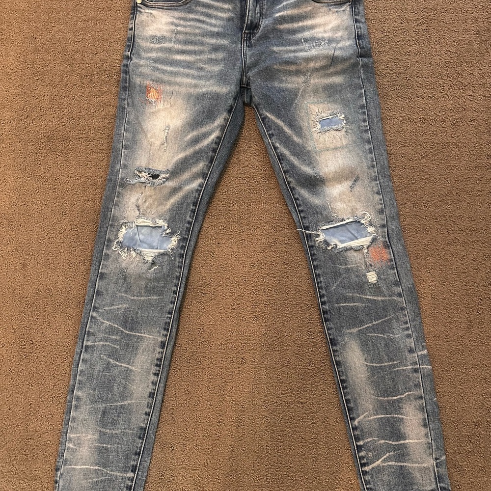 Distressed thrt blue skinny Jeans
